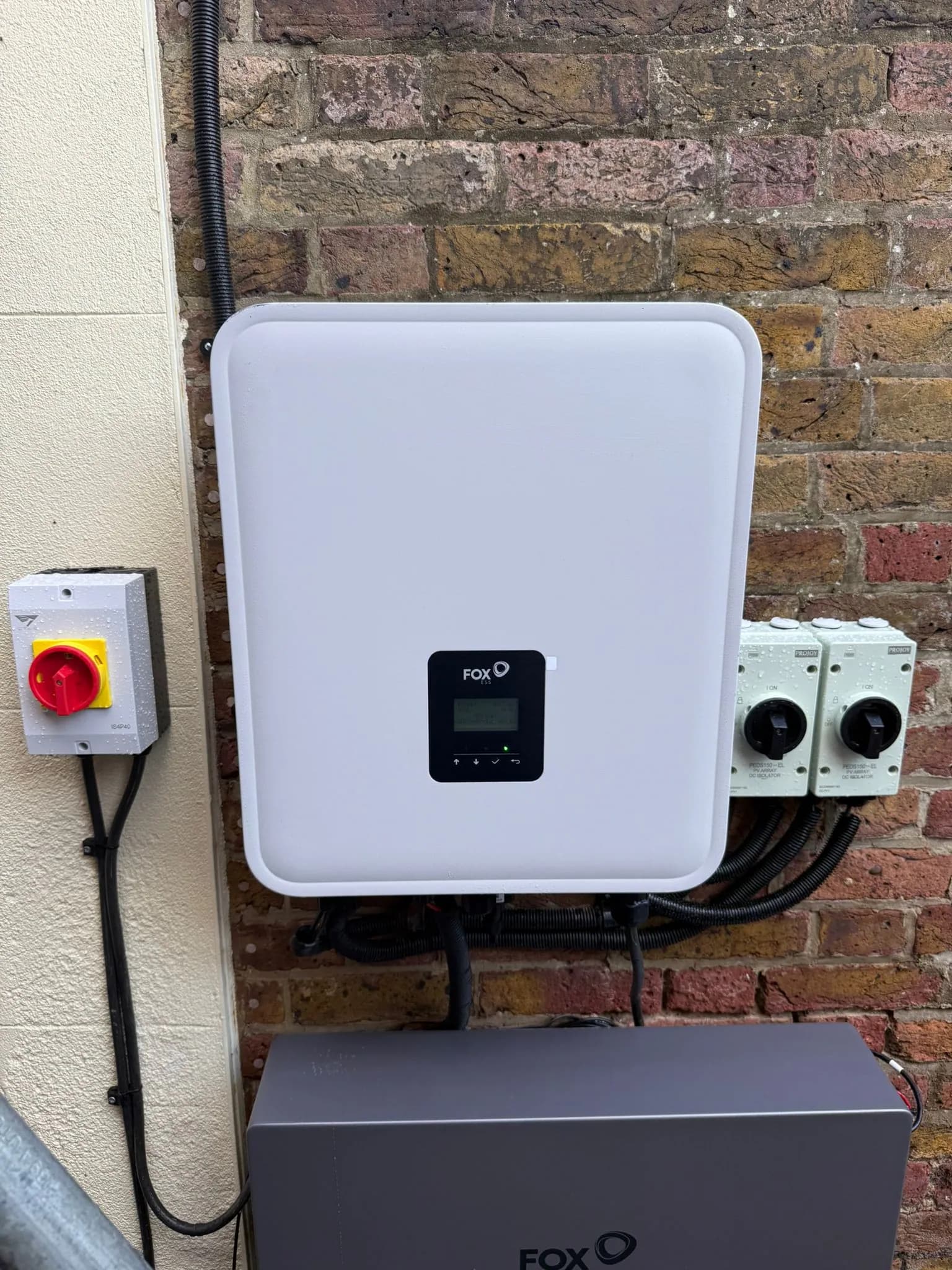 Fox ESS solar inverter and battery installation
