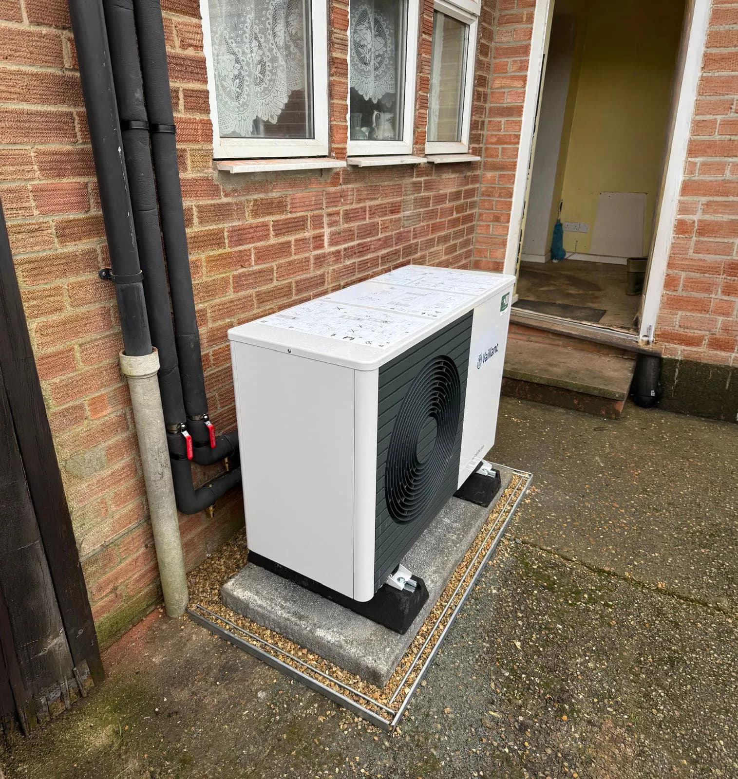 Vaillant aroTHERM plus air source heat pump installed in Potters Bar